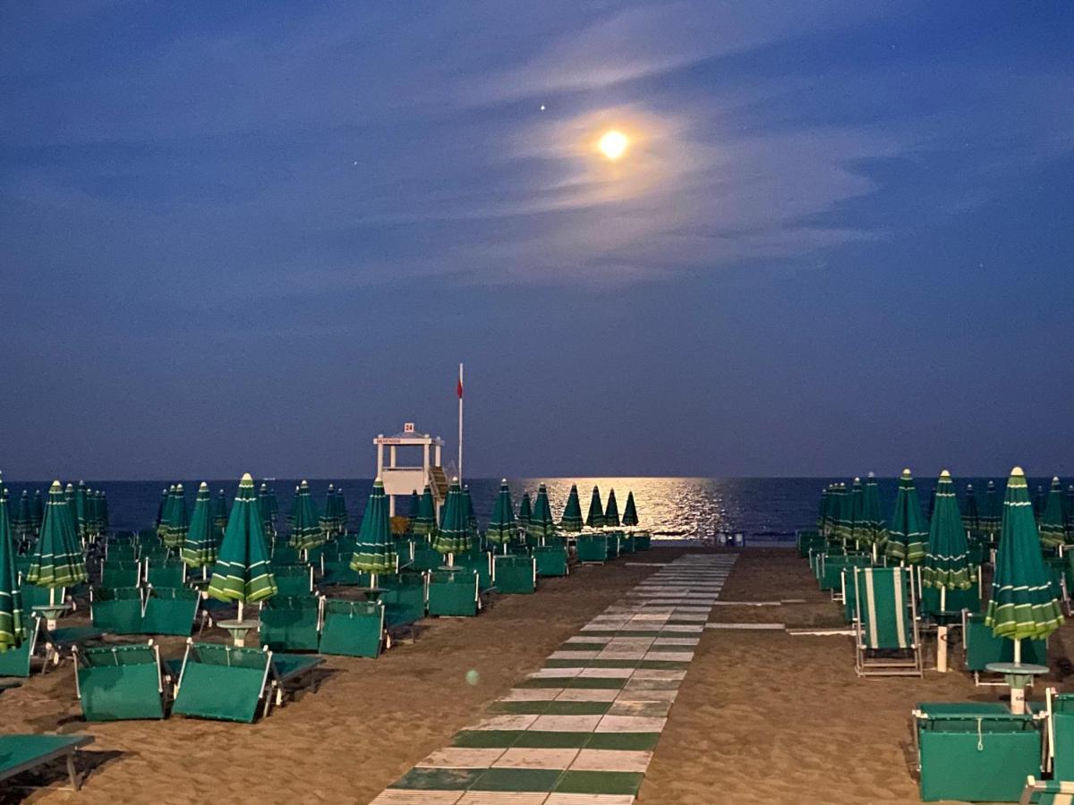 Residence El Palmar Fronte Mare, Fronte Spiaggia Lido di Jesolo Exterior photo