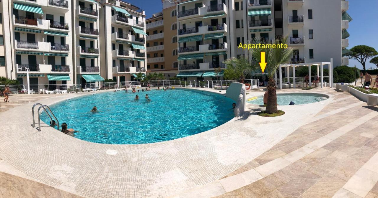 Residence El Palmar Fronte Mare, Fronte Spiaggia Lido di Jesolo Exterior photo