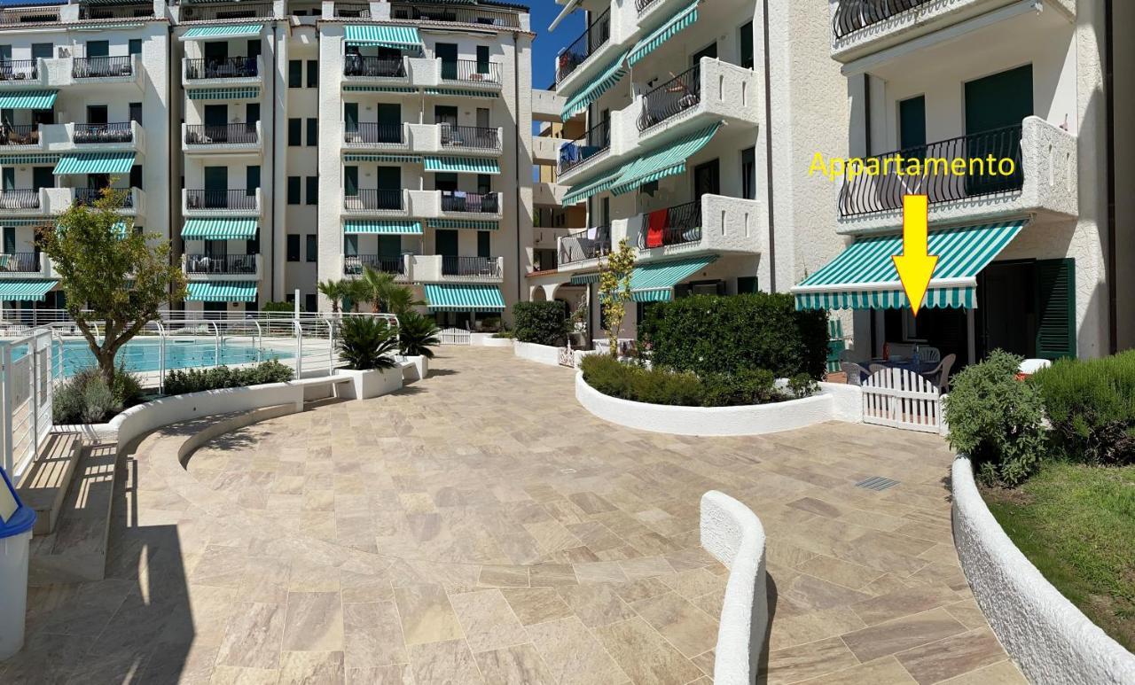 Residence El Palmar Fronte Mare, Fronte Spiaggia Lido di Jesolo Exterior photo